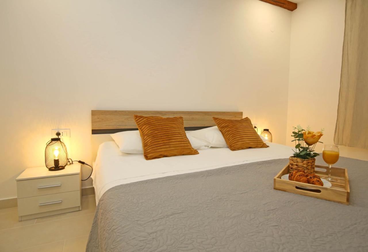 Apartment Tonka Sibenik Bagian luar foto